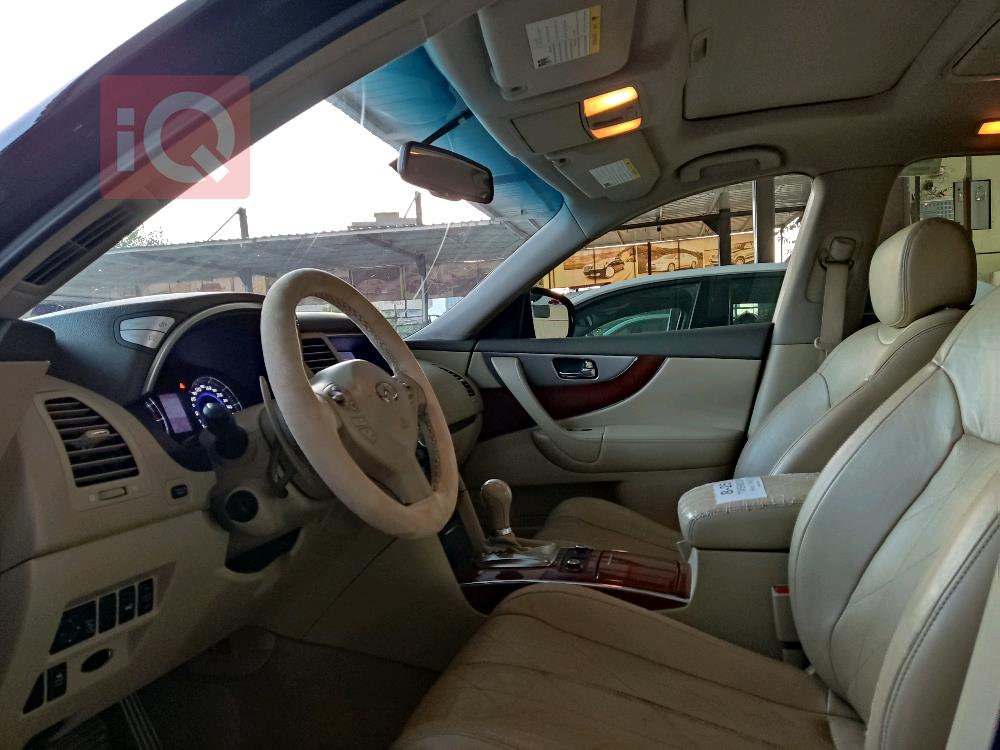 Infiniti QX70